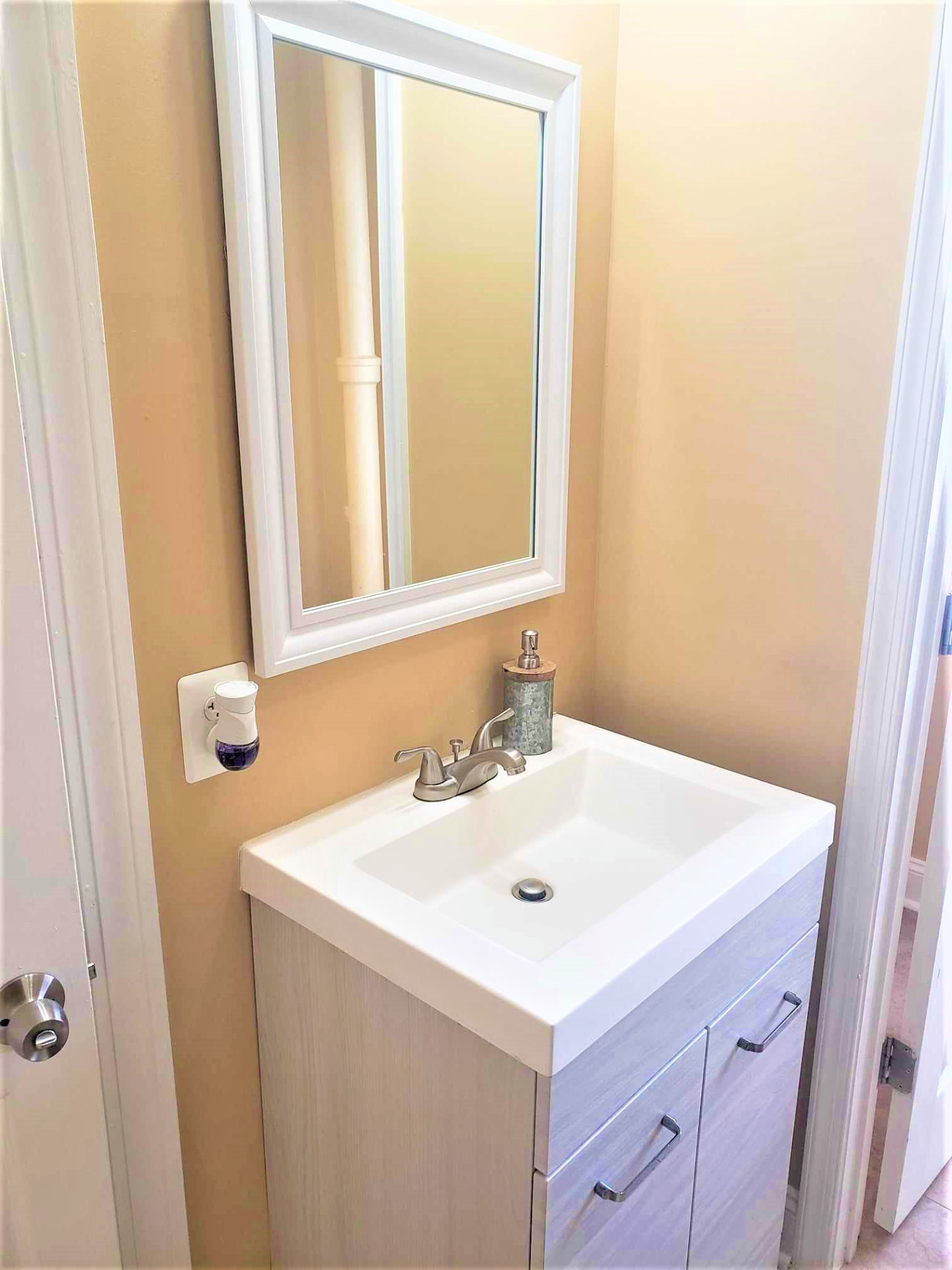 Bathroom vanity